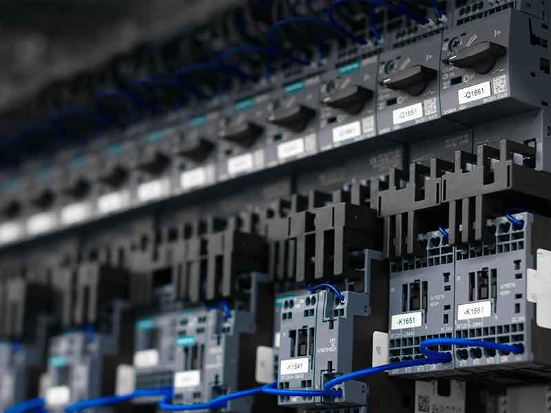 ケーブルのブリッジには、その絶縁性の良さから熱硬化性樹脂が使われています。