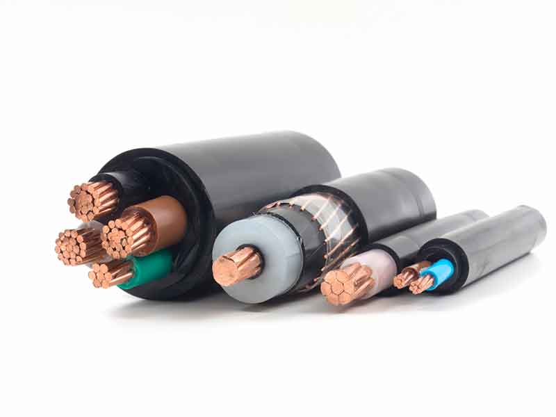 Kabelstücke mit Isolierung aus peroxidisch vernetzbaren Kabelcompoundsystemen.